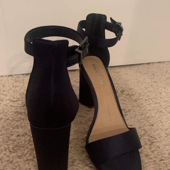 Heels - Picture 3 of 3